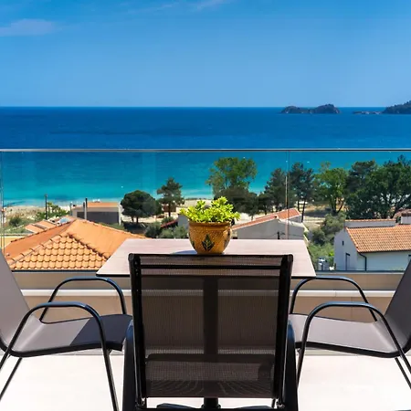 Finikas Luxury Thassos Golden כריסי אמודיה